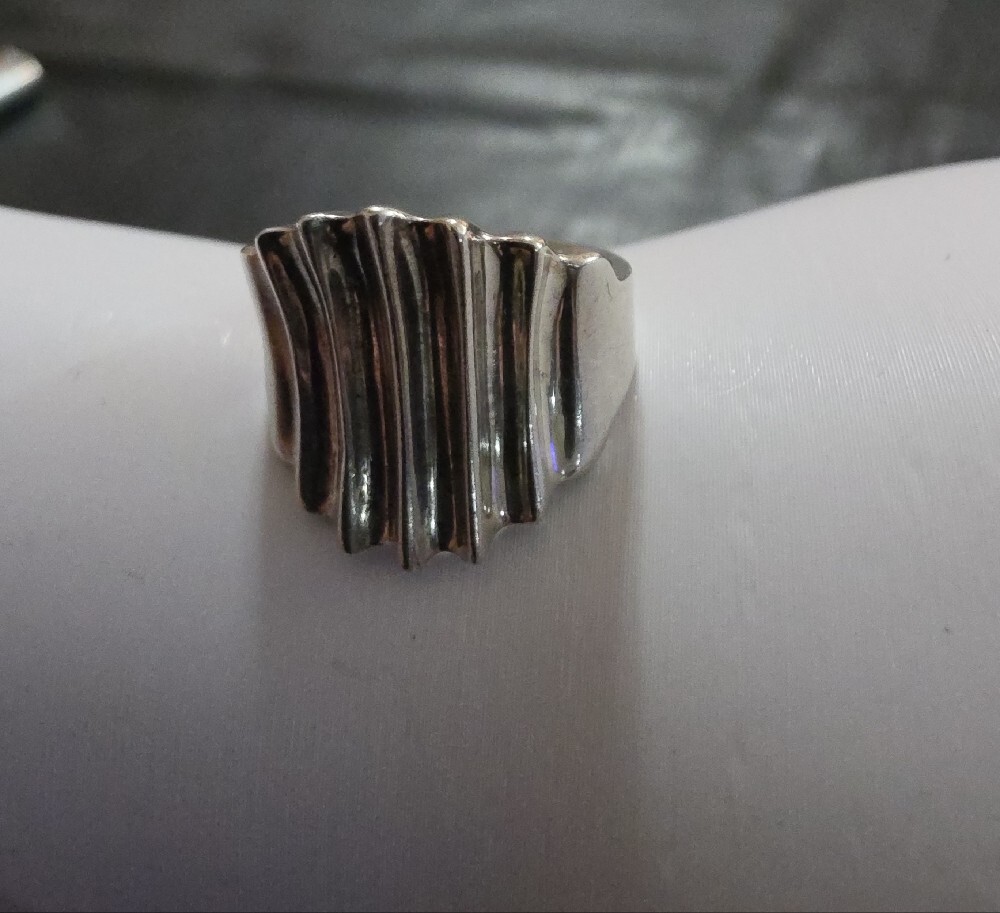 Ross-Simons 925 Ribbed Ring - Picture 5 of 10